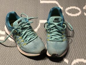 running shoes turquoises